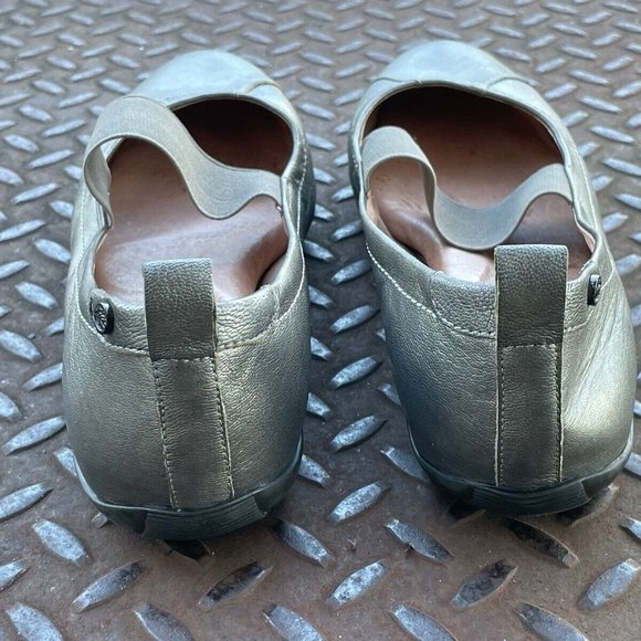 Nurture Women Sandal Shoes Flat Gray Metallic Tone Leather Mary Jane Size 8.5M - Picture 5 of 9